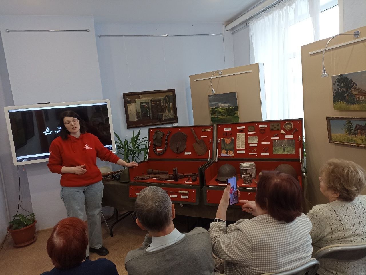 Участники ЦАД "Забота", "серебряные" волонтеры посетили "Харовский историко-художественный музей"