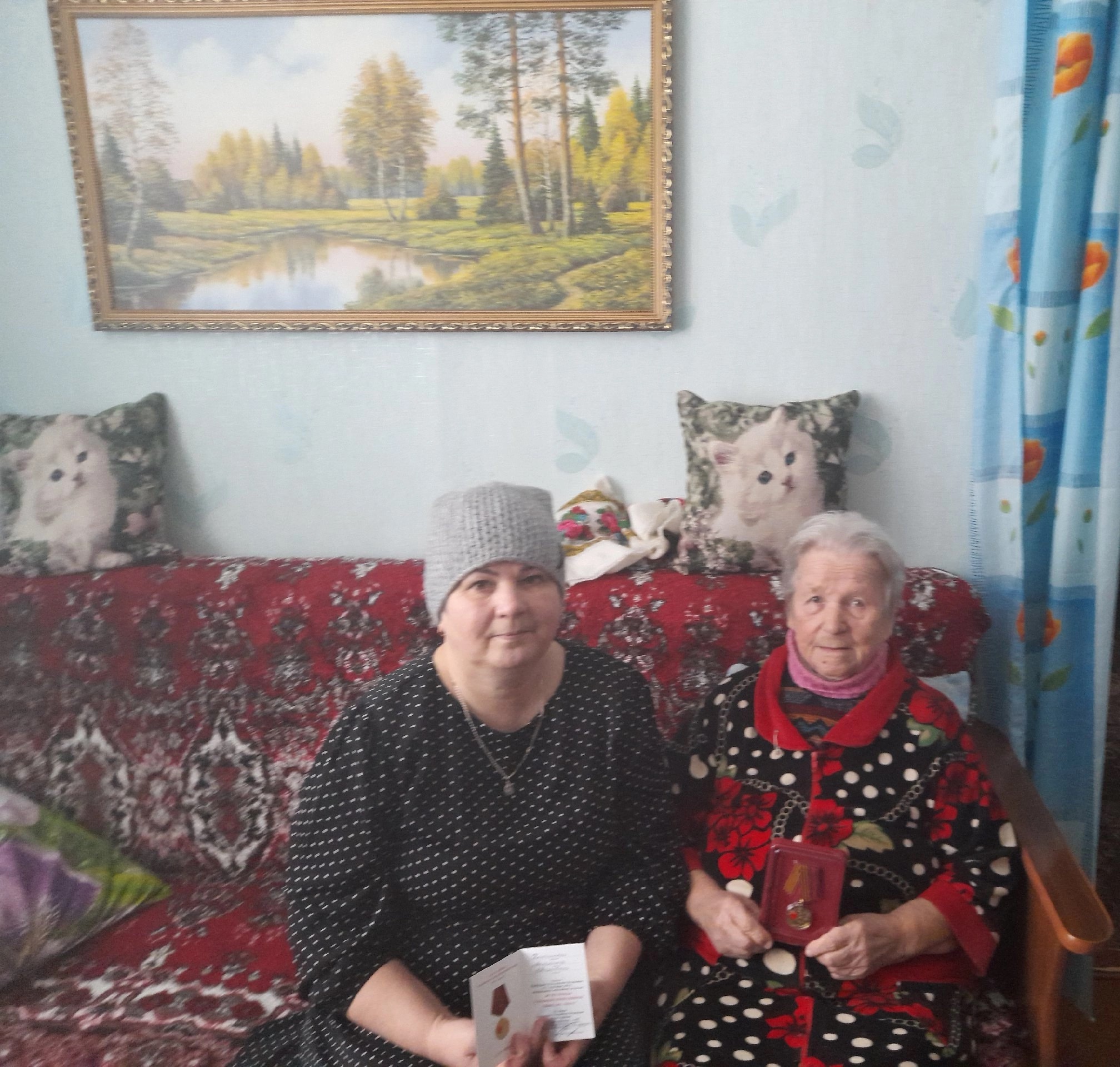 В связи с приближающейся великой датой 80-летия Победы в Великой Отечественной войне, состоялись выходы в семьи ветеранов для вручения юбилейных наград