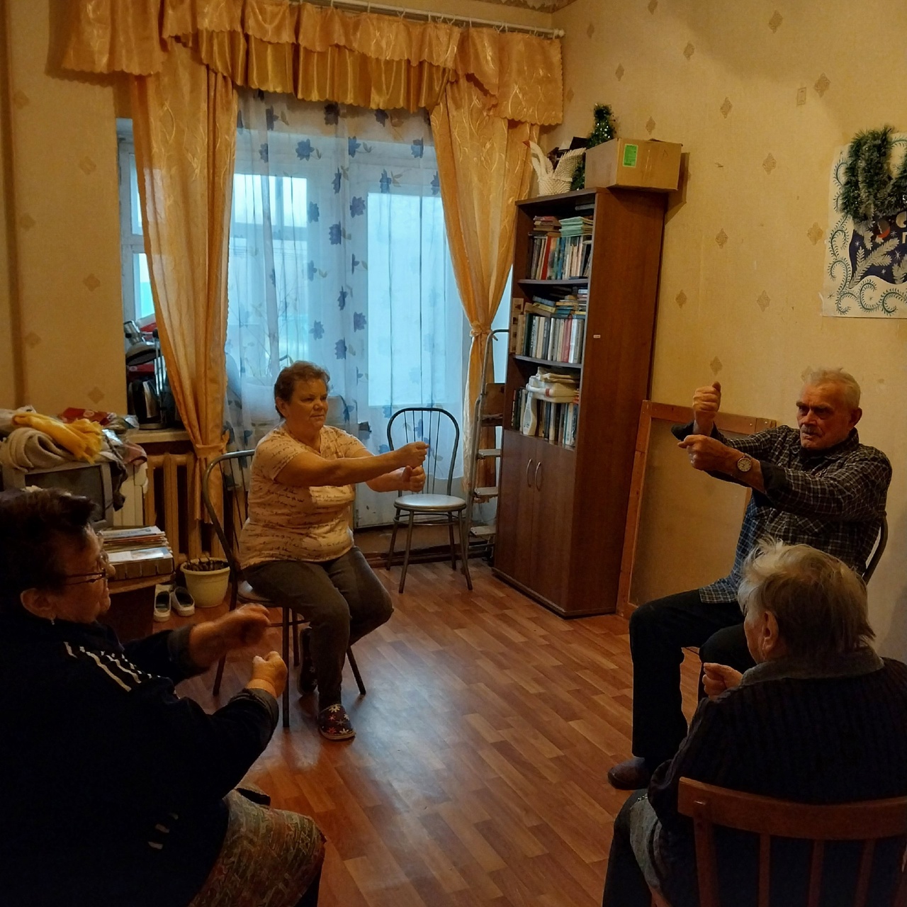 Зарядка - незаменимое средство укрепления здоровья!