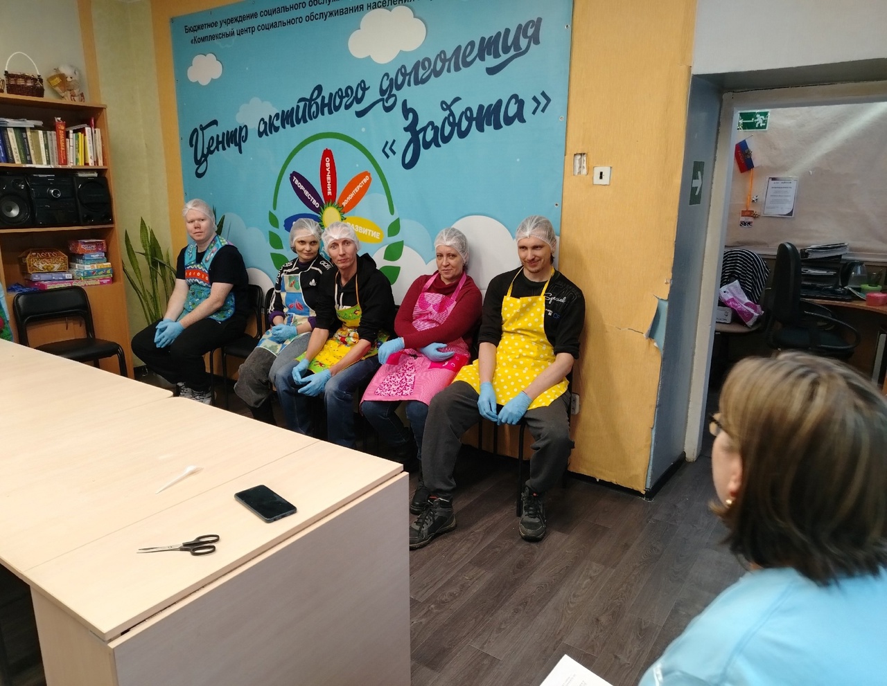 "Серебряные" волонтеры отряда "Добрые сердца" приняли участие в региональной акции "Испекла нам бабушка".